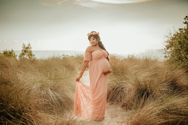 Tampa maternity photographer Gema’s Photography, maternity portrait